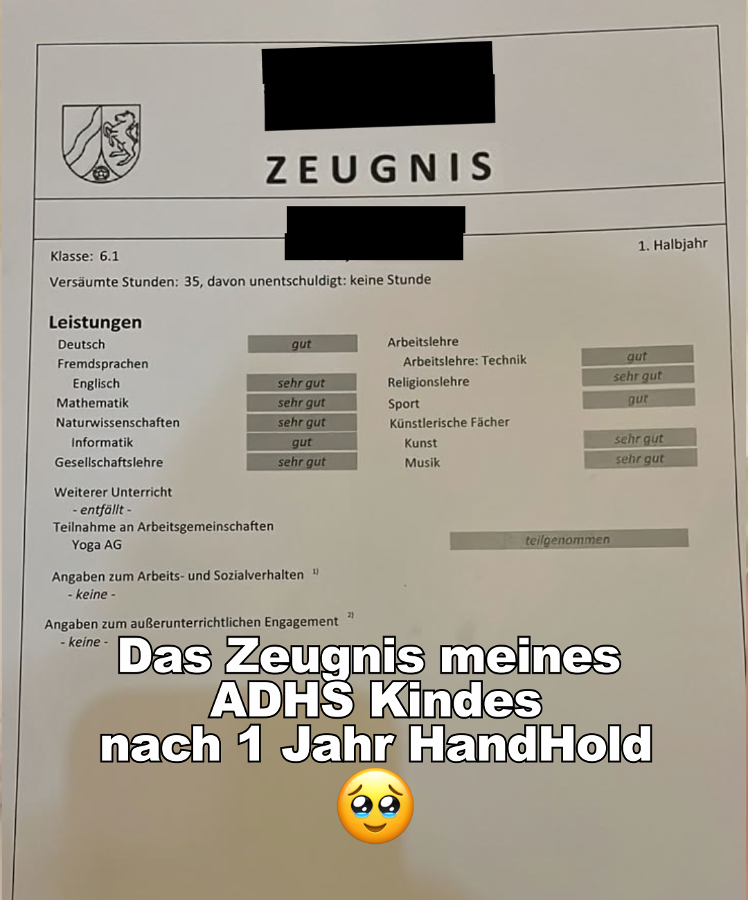 Aktuelles Zeugnis des Kindes mit fast nur guten und sehr guten Noten, persönliche Daten geschwärzt